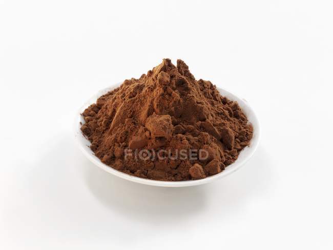 Kakaopulver in weißer Schüssel — Stockfoto