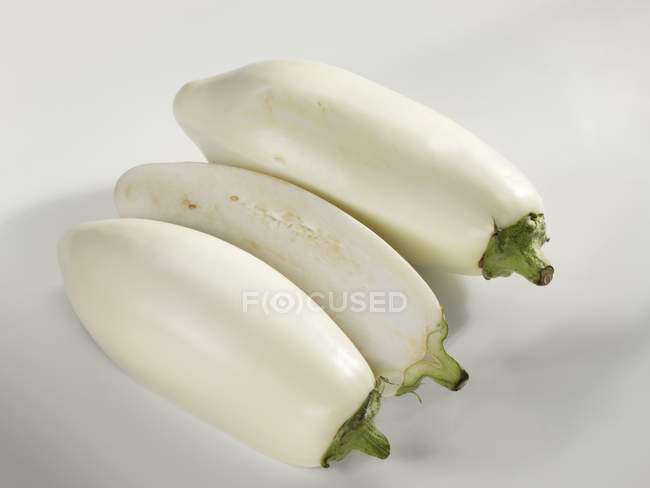 Aubergines blanches fraîches — Photo de stock