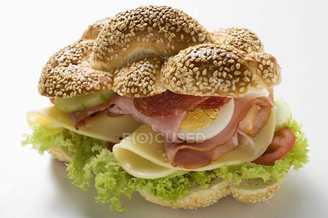 Сэндвич с сыром и яйцом — стоковое фото