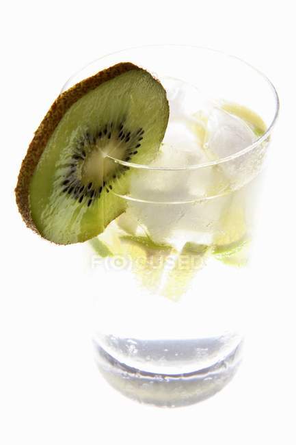 Mineral water with lime wedges — Stock Photo