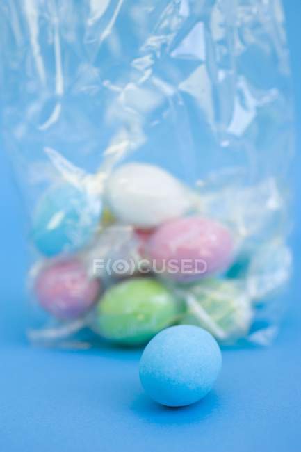 Huevos en la bolsa de celofán - foto de stock