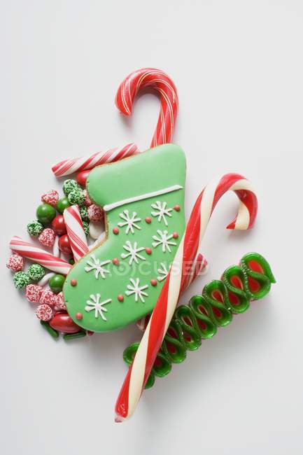 Bonbons de Noël sur fond blanc — Photo de stock