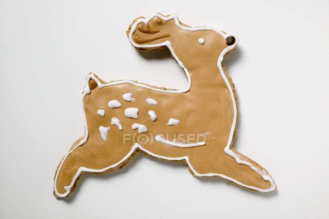 Рождественское печенье в форме оленя — стоковое фото