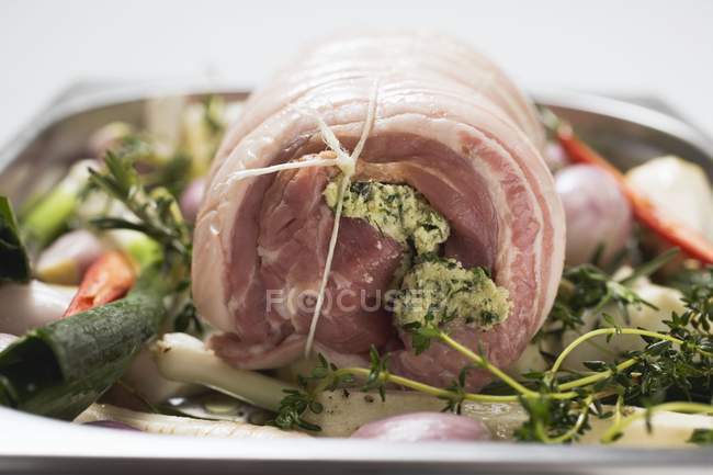 Смажена свинина з травою начинкою — стокове фото