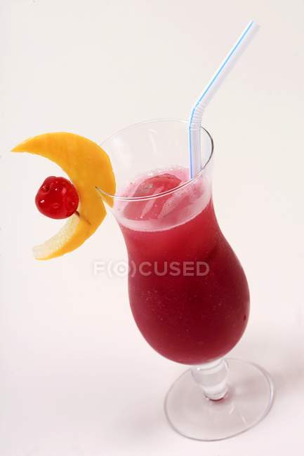 Strawberry alcohol cocktail — Stock Photo