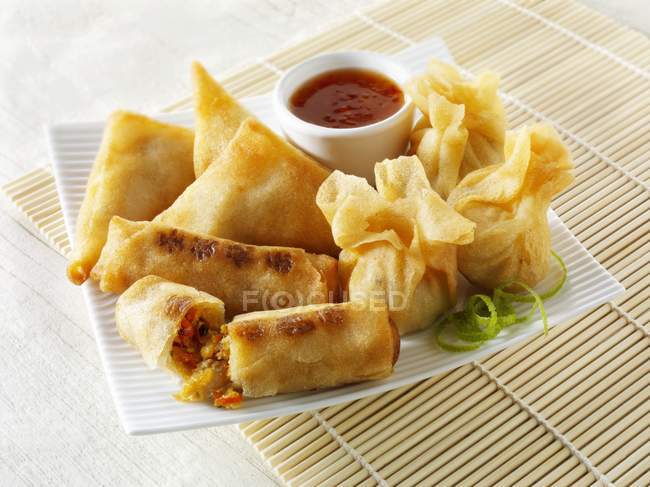 Closeup view of rolls and Wontons with dip — Stock Photo