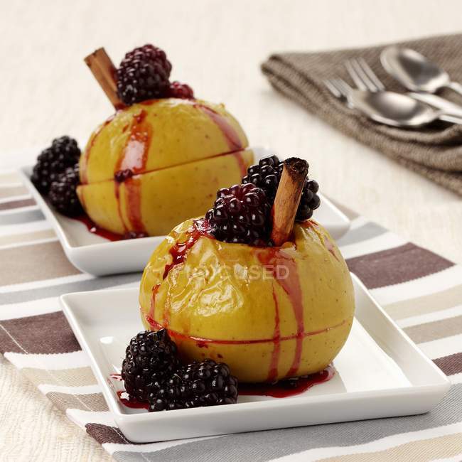 Baked apples with blackberry stuffing — Stock Photo