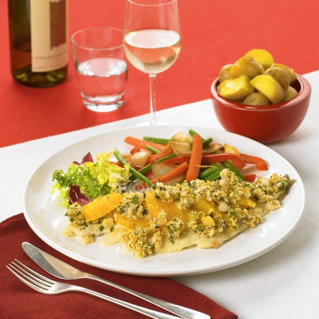 Baked fish fillet with orange slices — Stock Photo