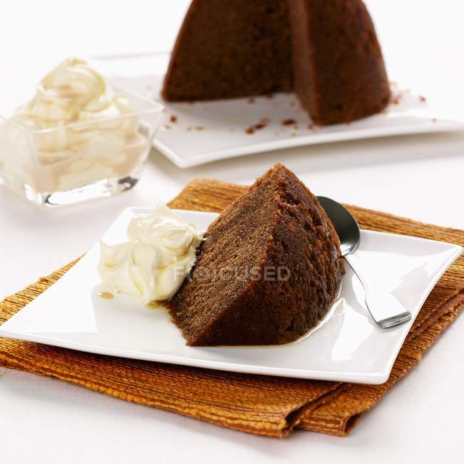 Schokoladenpudding mit Clotted Cream — Stockfoto