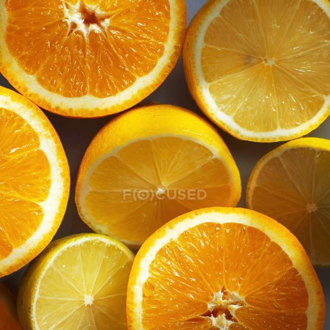 Halved citrus fruits — Stock Photo