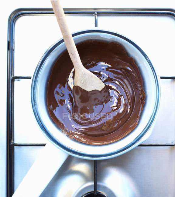 Pfanne mit geschmolzener Schokolade — Stockfoto