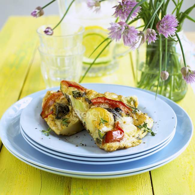Two pieces of vegetable frittata — Stock Photo