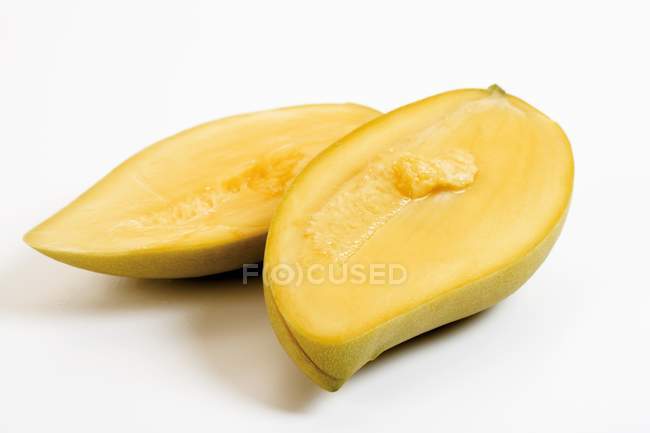 Fresh halved thai mango — Stock Photo