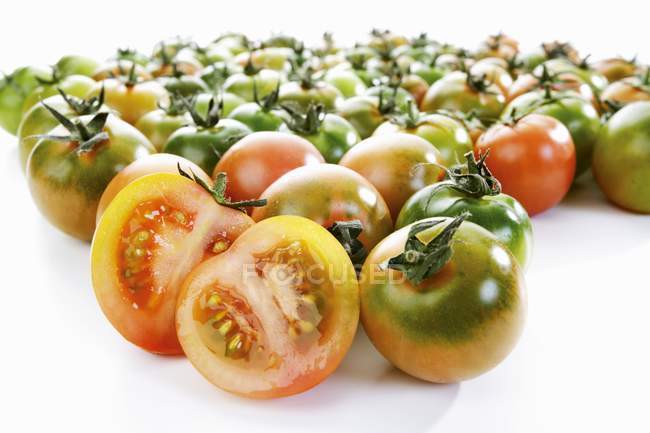 Tomates verdes inmaduros - foto de stock