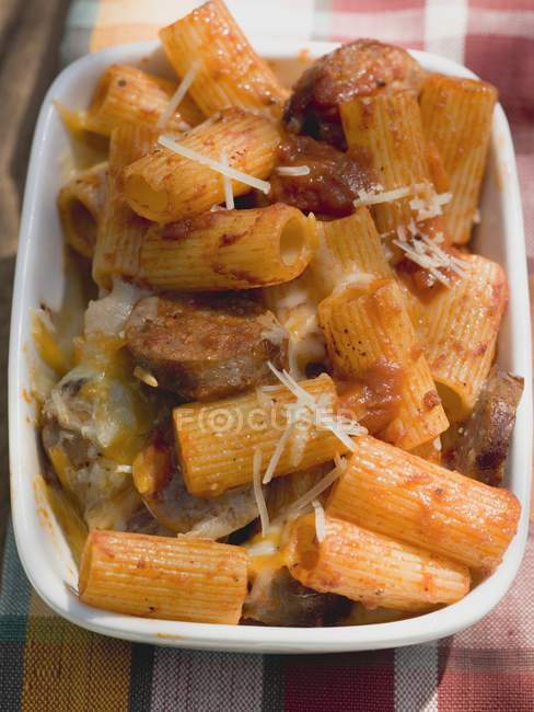 Rigatoni pasta with sausage and cheese — Stock Photo