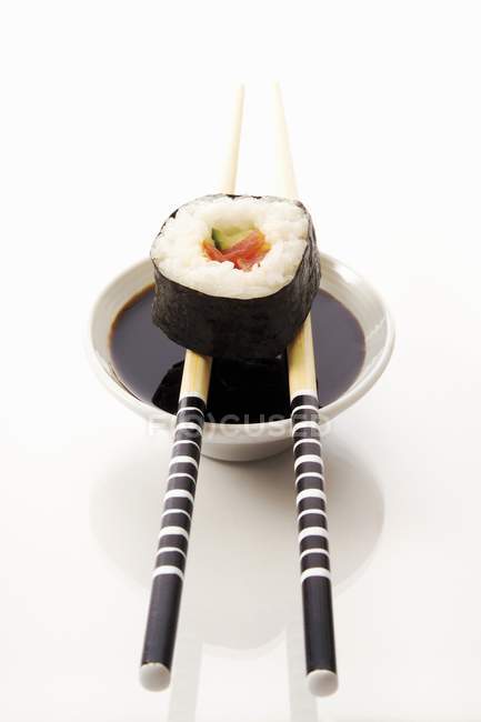 Sushi Futo maki con verduras - foto de stock