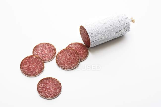 Italienische Salami in Scheiben geschnitten — Stockfoto