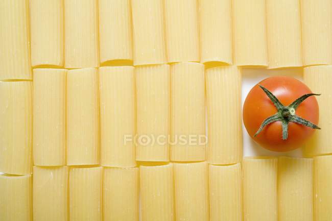 Pasta Rigatoni con pomodoro ciliegia — Foto stock