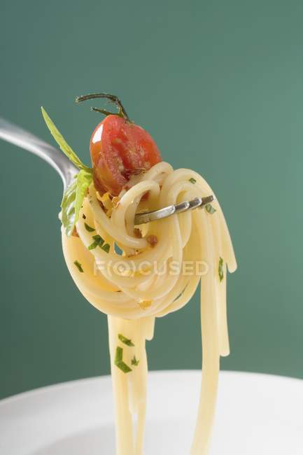 Spaghetti con pomodoro ciliegia — Foto stock