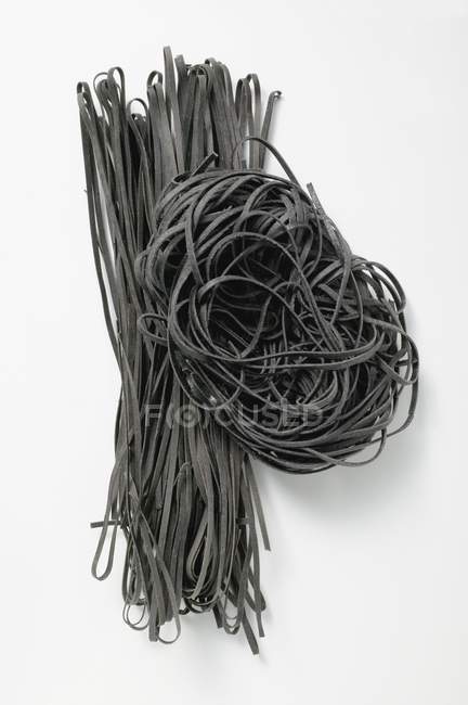 Black dried ribbon pasta — Stock Photo