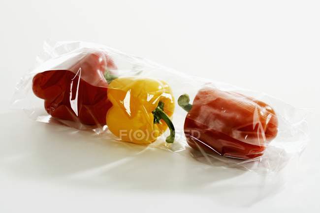 Bell peppers in plastic packaging — Stock Photo