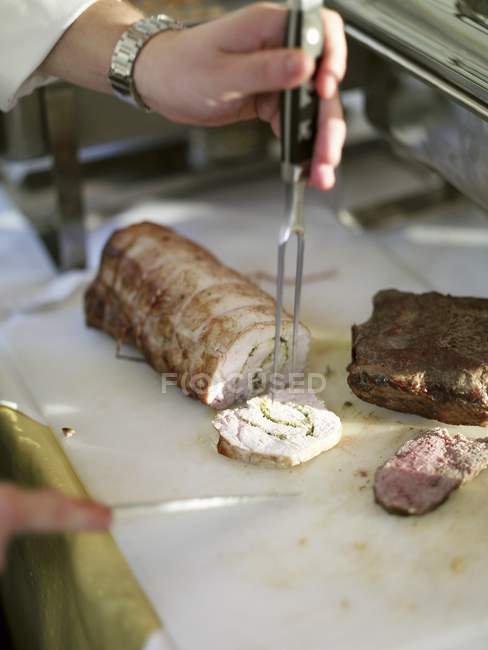 Slicing rolled roast — Stock Photo
