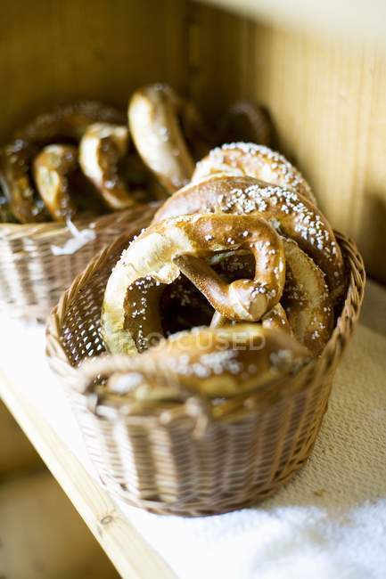 Fresh pretzels in baskets — Stock Photo