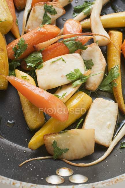Fried root vegetables with parsley — Stock Photo
