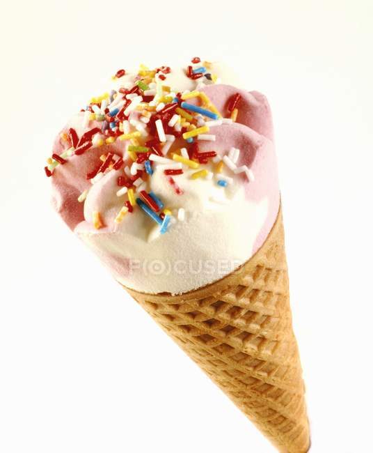 Strawberry and ice cream — Stock Photo