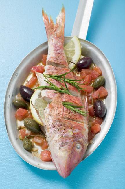 Fried red mullet on vegetables — Stock Photo