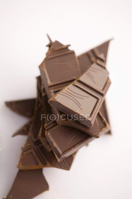 Barra rotta di cioccolato — Foto stock
