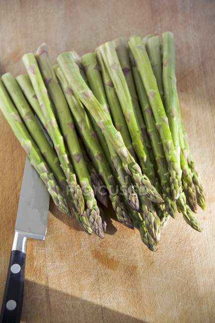 Rami di asparagi verdi — Foto stock