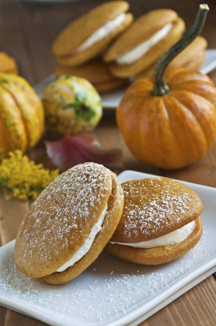 Pumpkin Whoopie Pies with Powdered Sugar — Stock Photo