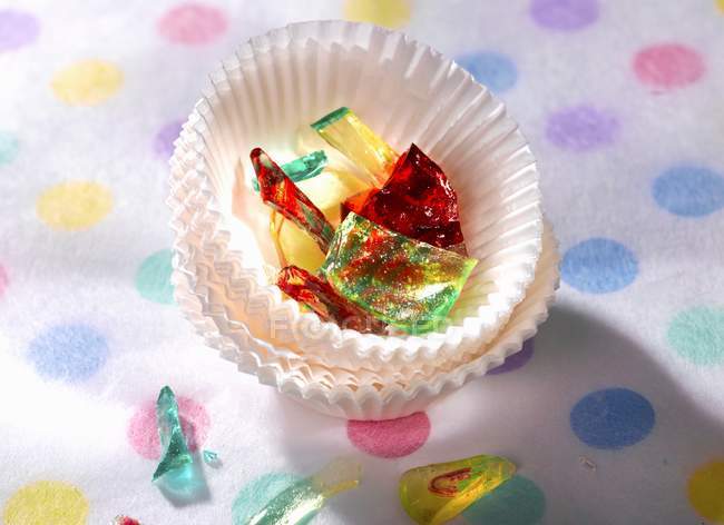 Bonbons colorés dans les cas — Photo de stock