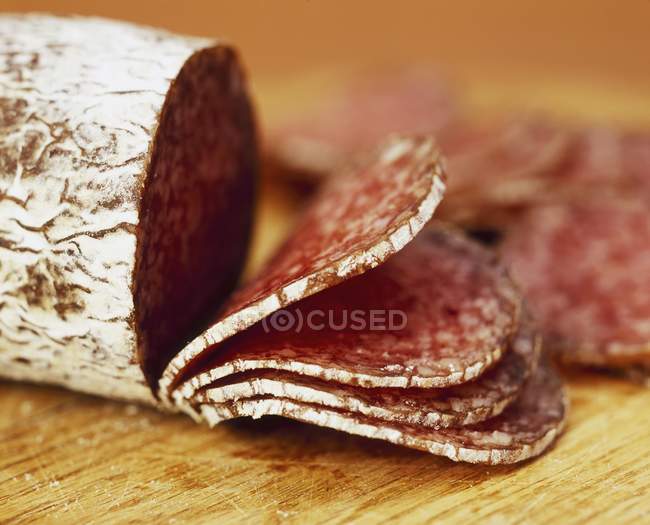 Italienische Salami in Scheiben — Stockfoto
