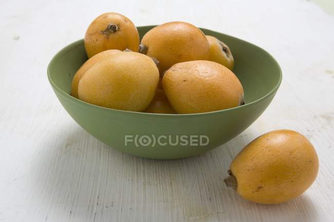 Fresh Loquats in bowl — Stock Photo