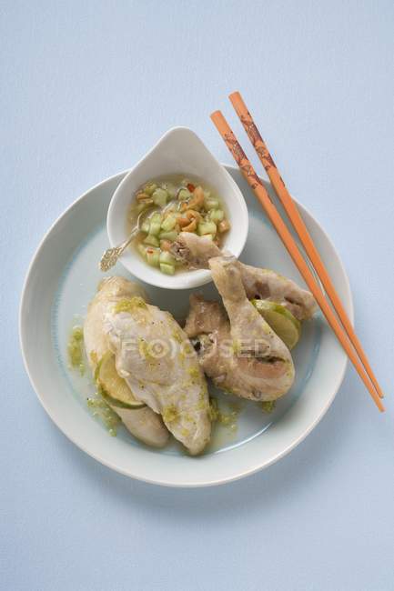 Lime chicken with sauce — Stock Photo