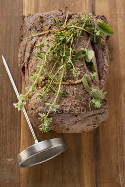 Roasted beef with herbs — Stock Photo