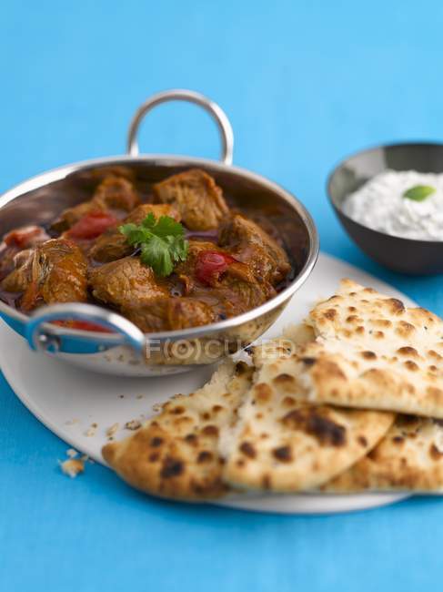 Beef ragout with bread — Stock Photo
