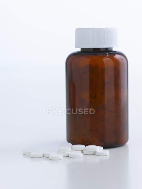 Таблетки в кисневого пляшки — стокове фото