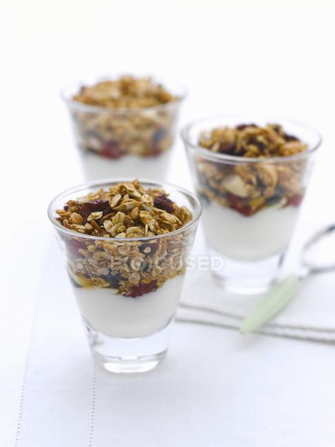 Yogurt with cereal in glasses — Stock Photo