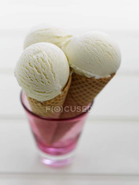 Trois cônes de crème glacée — Photo de stock
