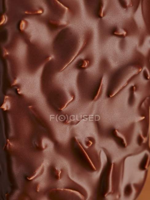 Шоколадная глазурь с миндалем — стоковое фото