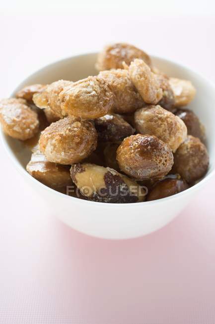 Roasted almonds in bowl — Stock Photo