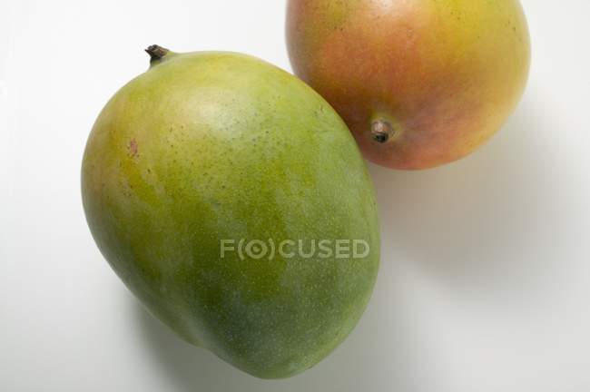 Mangos maduros frescos - foto de stock