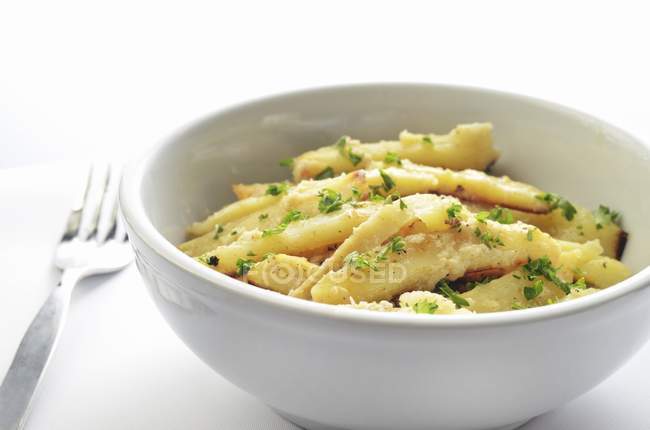 Roasted Garlic and Horseradish Parsnips with Parsley in a Bowl — Stock Photo