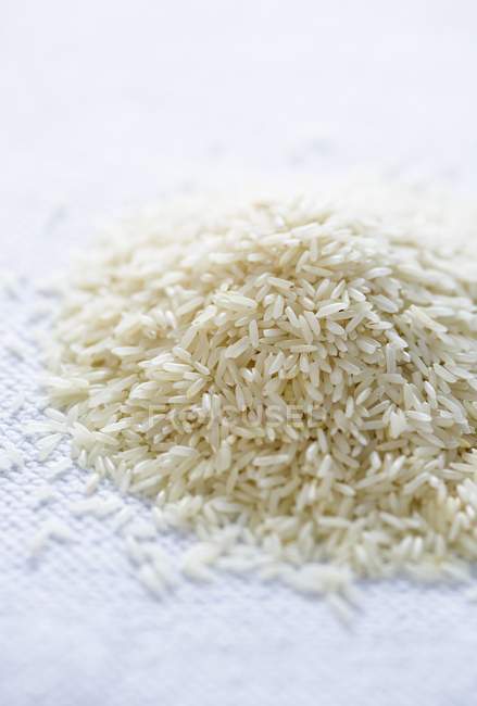 Montón de arroz basmati blanco - foto de stock
