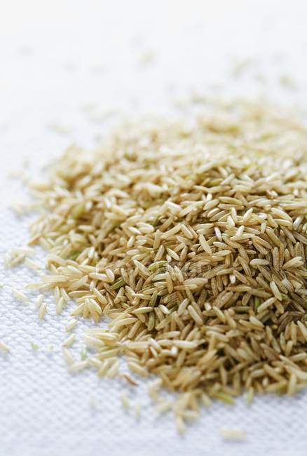 Pile de riz basmati brun — Photo de stock