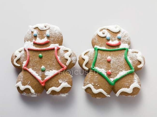 Sugared gingerbread men — Stock Photo