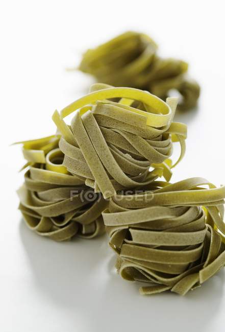 Raw Spinach tagliatelle pasta — Stock Photo